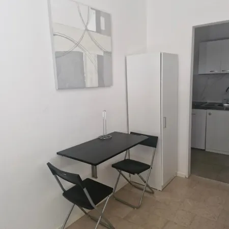 Lee Apartament